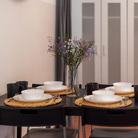 Cozy Apartment In Akacfa Street Budapest Bagian luar foto