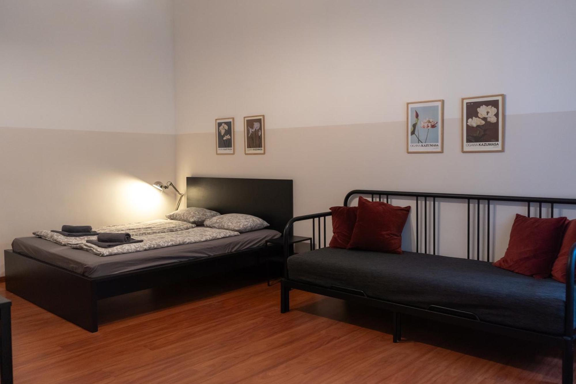 Cozy Apartment In Akacfa Street Budapest Bagian luar foto