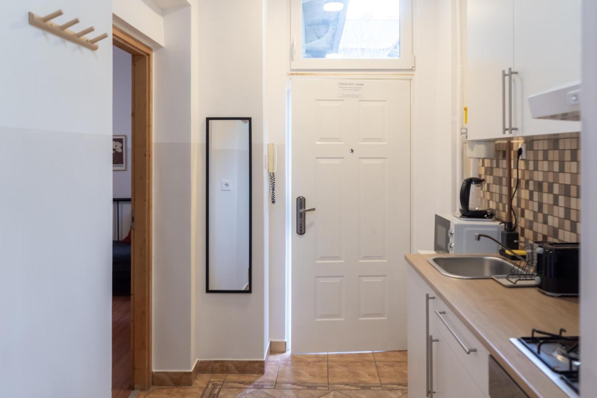 Cozy Apartment In Akacfa Street Budapest Bagian luar foto