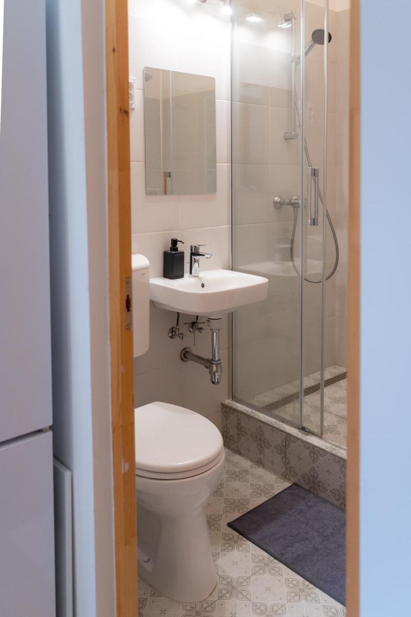 Cozy Apartment In Akacfa Street Budapest Bagian luar foto